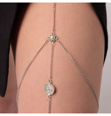 Серебристый аксессуар на бедро с оригинальным дизайном