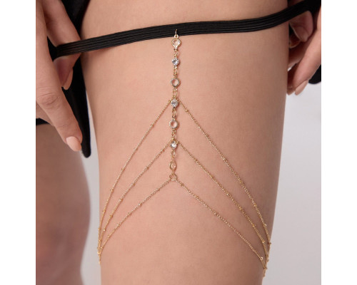 Золотистый аксессуар на бедро с оригинальным дизайном