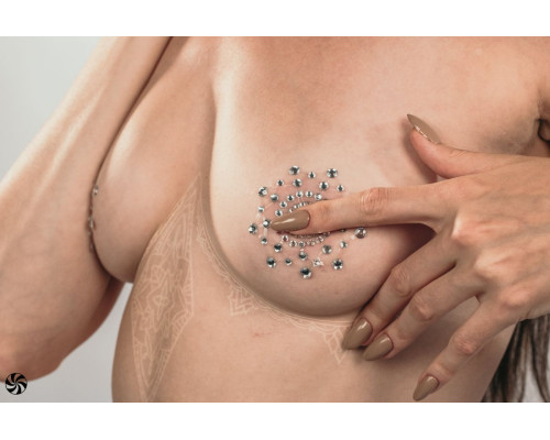 Наклейки на грудь Rowland