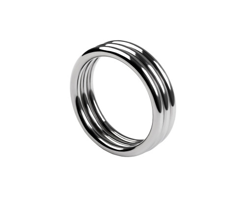 Металлическое кольцо на пенис