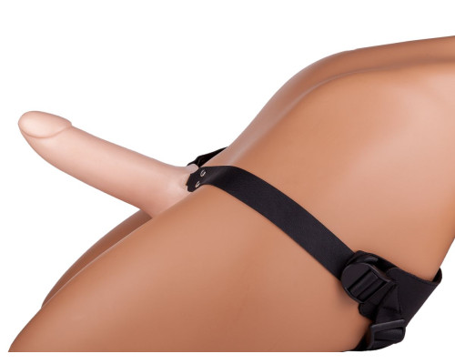 Пустотелый реалистичный фаллопротез на ремешках с заклепками - 17 см.