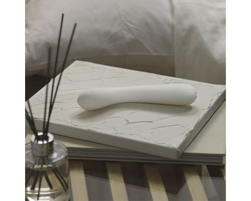 Белый вибратор Iroha Mai Tsuru - 17,4 см.