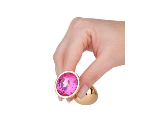 Золотистая анальная втулка с малиновым кристаллом - 7 см.