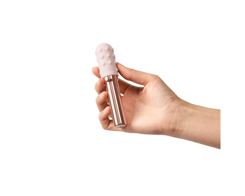 Пудровый жезловый вибратор Le Wand Grand Bullet с двумя нежными насадками