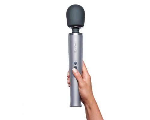 Серебристый массажёр-жезл le Wand с 20 режимами вибрации