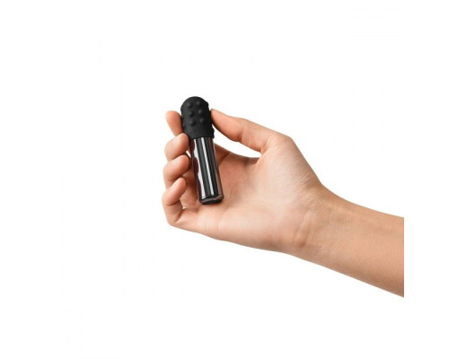 Черная вибропулька Le Wand Bullet с 2 нежными насадками