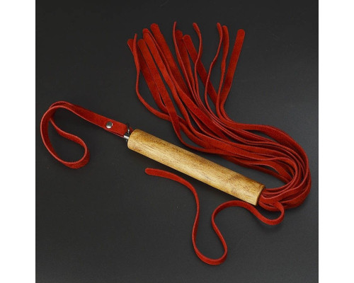 Красная велюровая плеть с деревянной рукоятью - 44 см.