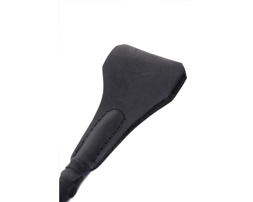Чёрный стек с треугольным кожаным шлепком - 65 см.