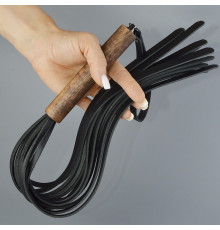 Черная кожаная плеть с деревянной рукоятью - 58 см.