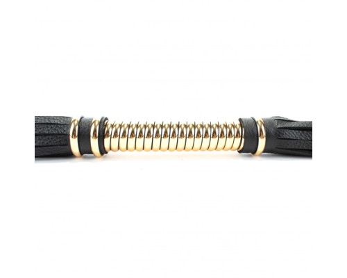 Чёрная плетка  из натуральной кожи с золотистой отделкой рукояти