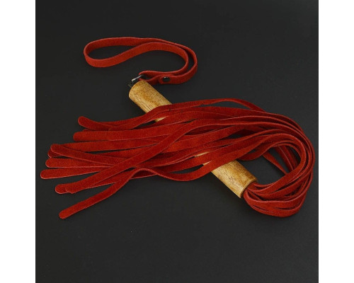 Красная велюровая плеть с деревянной рукоятью - 44 см.