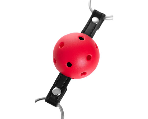 Красный кляп-шар на черных ремешках