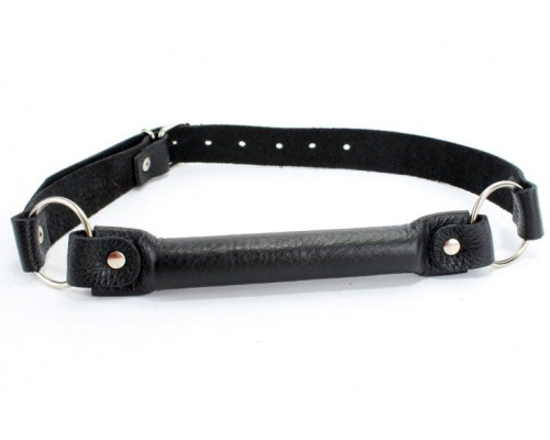 Черный кожаный кляп-трензель на кольцах