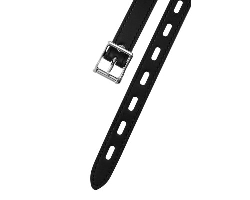 Красный кляп-шар на черных ремешках