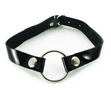 Кляп-кольцо на чёрных лаковых ремешках с кнопками