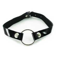 Кляп-кольцо на чёрных лаковых ремешках с кнопками