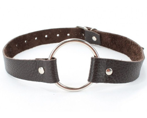 Коричневый кожаный кляп с металлическим кольцом