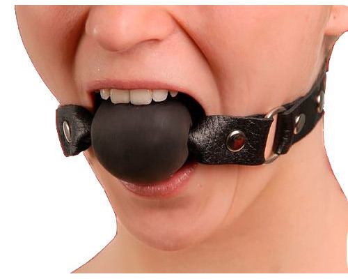 Кляп-шар на чёрных кожаных ремешках