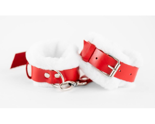 Бело-красные кожаные наручники с нежным мехом