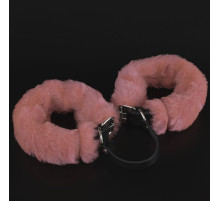 Черные кожаные оковы со съемной розовой опушкой
