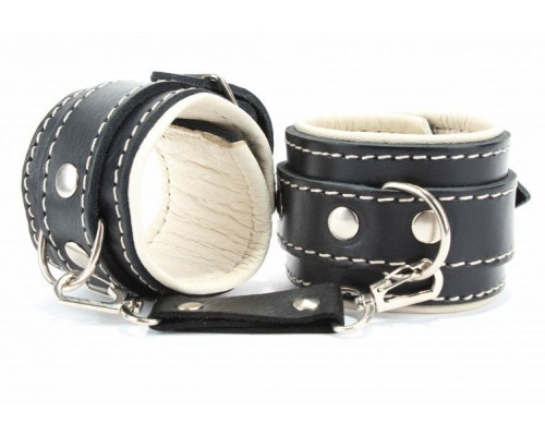 Оковы на руки со светлым подкладом