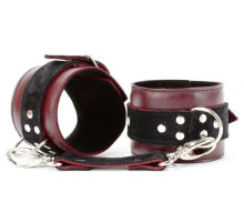 Бордовые оковы на ноги Ladys Arsenal на карабинах