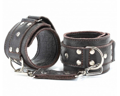 Коричневые кожаные оковы с клепками