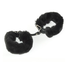 Черные кожаные наручники со съемной опушкой