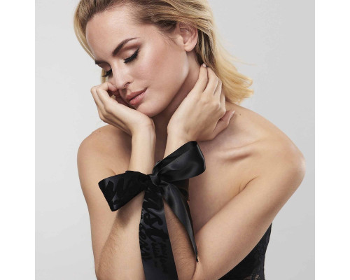 Черные ленты для связывания SILKY SENSUAL HANDCUFFS