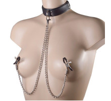 Черный ошейник с металлическими зажимами на соски и поводком