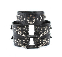 Комплект кожаных БДСМ-аксессуаров с клёпками
