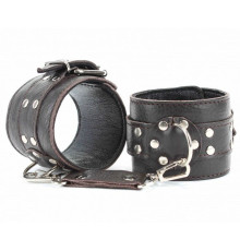 Коричневые оковы из мягкой кожи на металлической цепочке