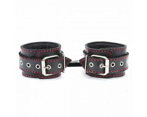 Черные наручники из натуральной кожи с красной строчкой