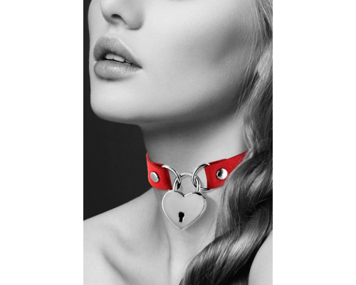 Красный чокер с замком в форме сердца