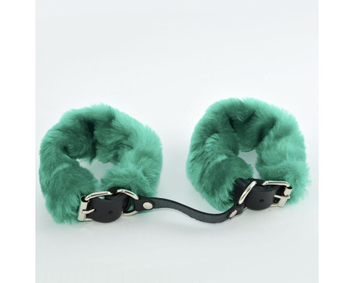 Черные кожаные наручники со съемной зеленой опушкой
