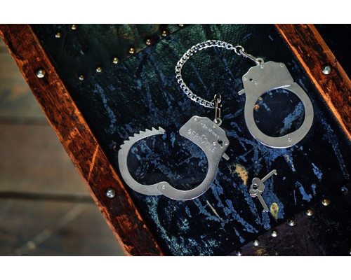 Металлические наручники Be Mine с парой ключей