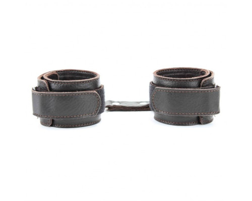 Коричневые кожаные оковы с клепками
