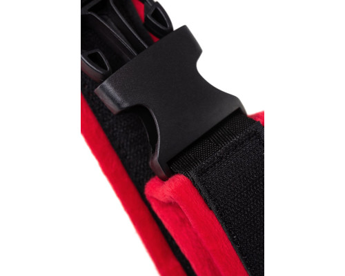 Красно-черные велюровые наручники Anonymo