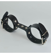 Черные кожаные наручники-фиксатор