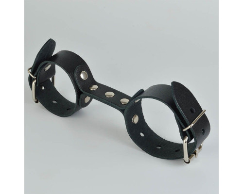 Черные кожаные наручники-фиксатор