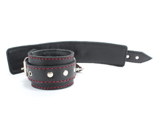 Черные наручники из натуральной кожи с красной строчкой