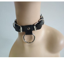 Оригинальный чокер с пряжками и кольцом