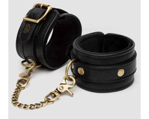 Черные оковы на ноги Bound to You Faux Leather Ankle Cuffs