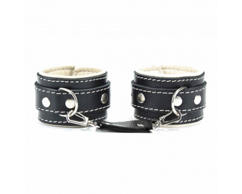 Оковы на руки со светлым подкладом