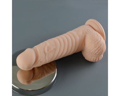 Телесный фаллоимитатор с мошонкой на присоске Iggy