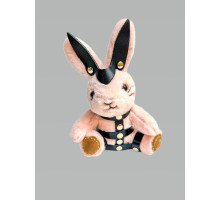 Брелок в виде зайчика в портупее