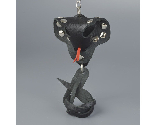 Черный кожаный брелок в форме кобры