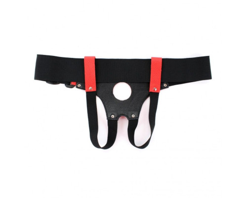 Красные кожаные трусики для страпона