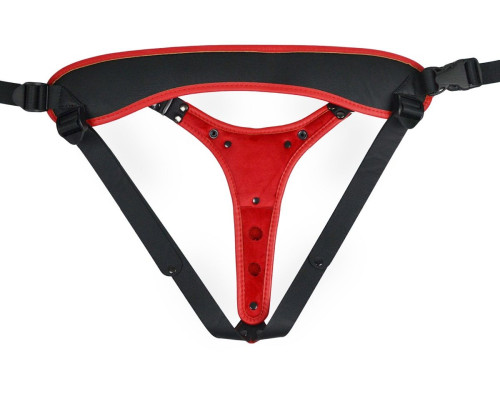 Красно-черный женский пояс с 2 способами крепления насадок и вагинальной пробкой