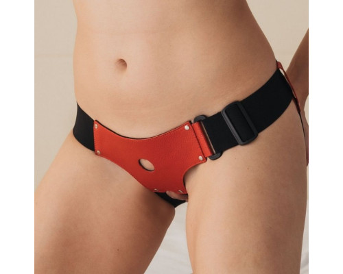 Трусики для маленькой насадки из красной кожи